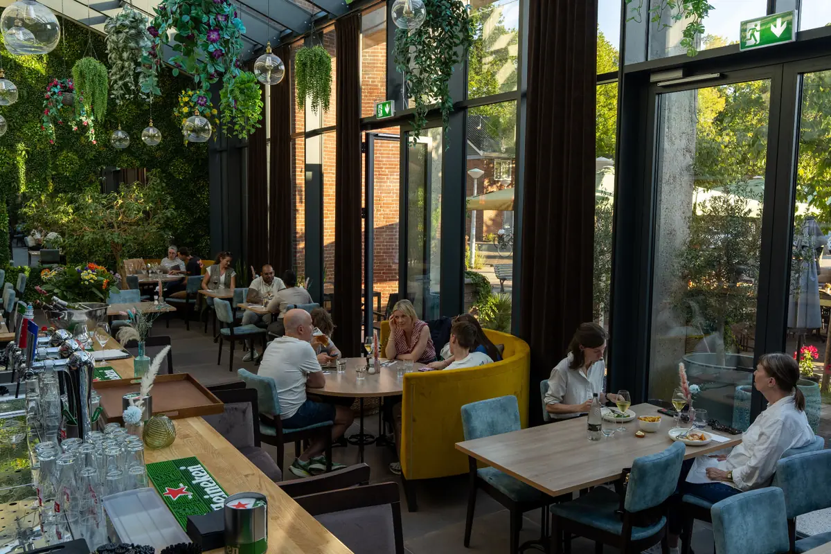 Diner reserveren bij Brasserie Lenny Amsterdam Oost
