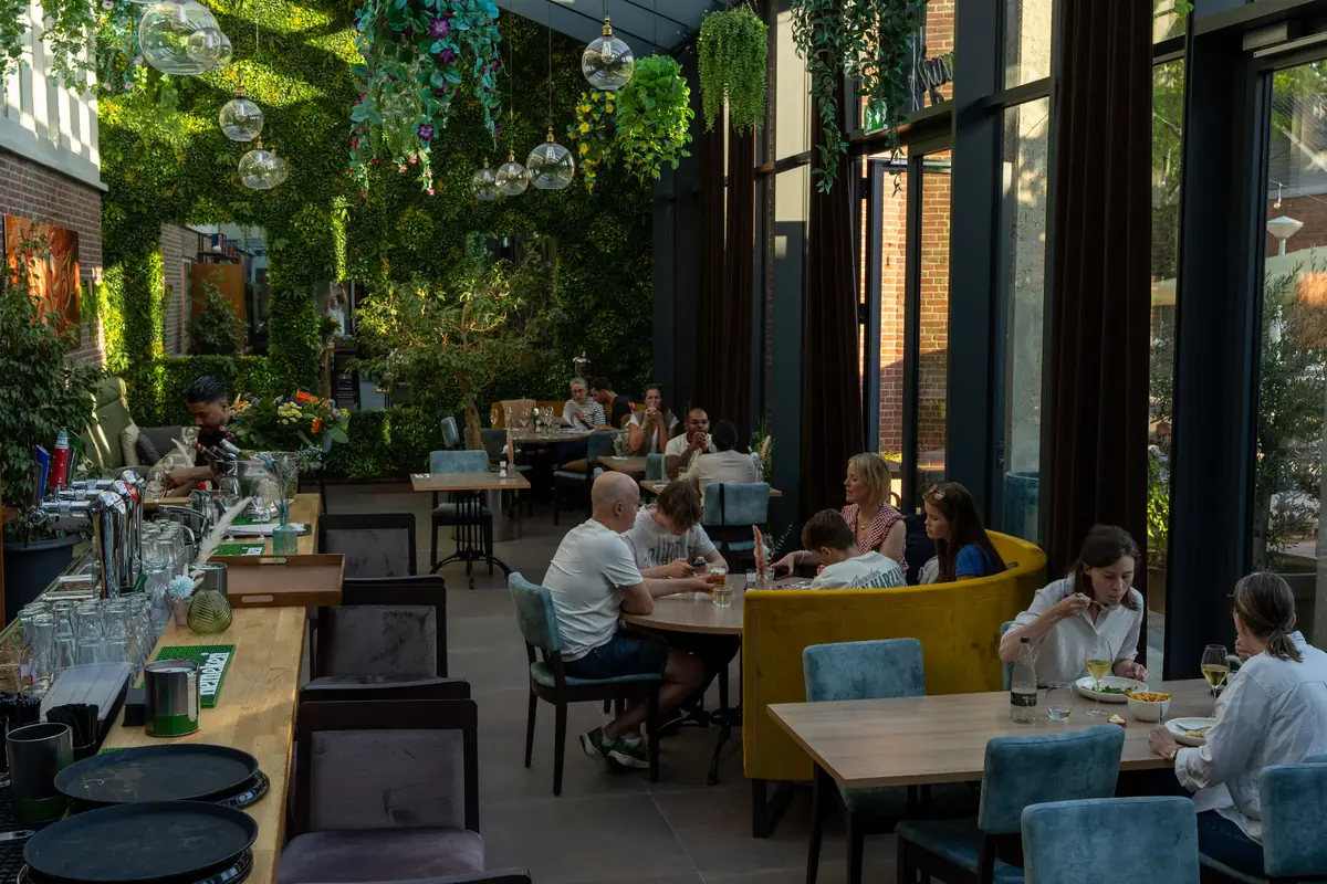 Groepsdiner bij Brasserie Lenny Amsterdam Oost voor 8 tot 14 personen