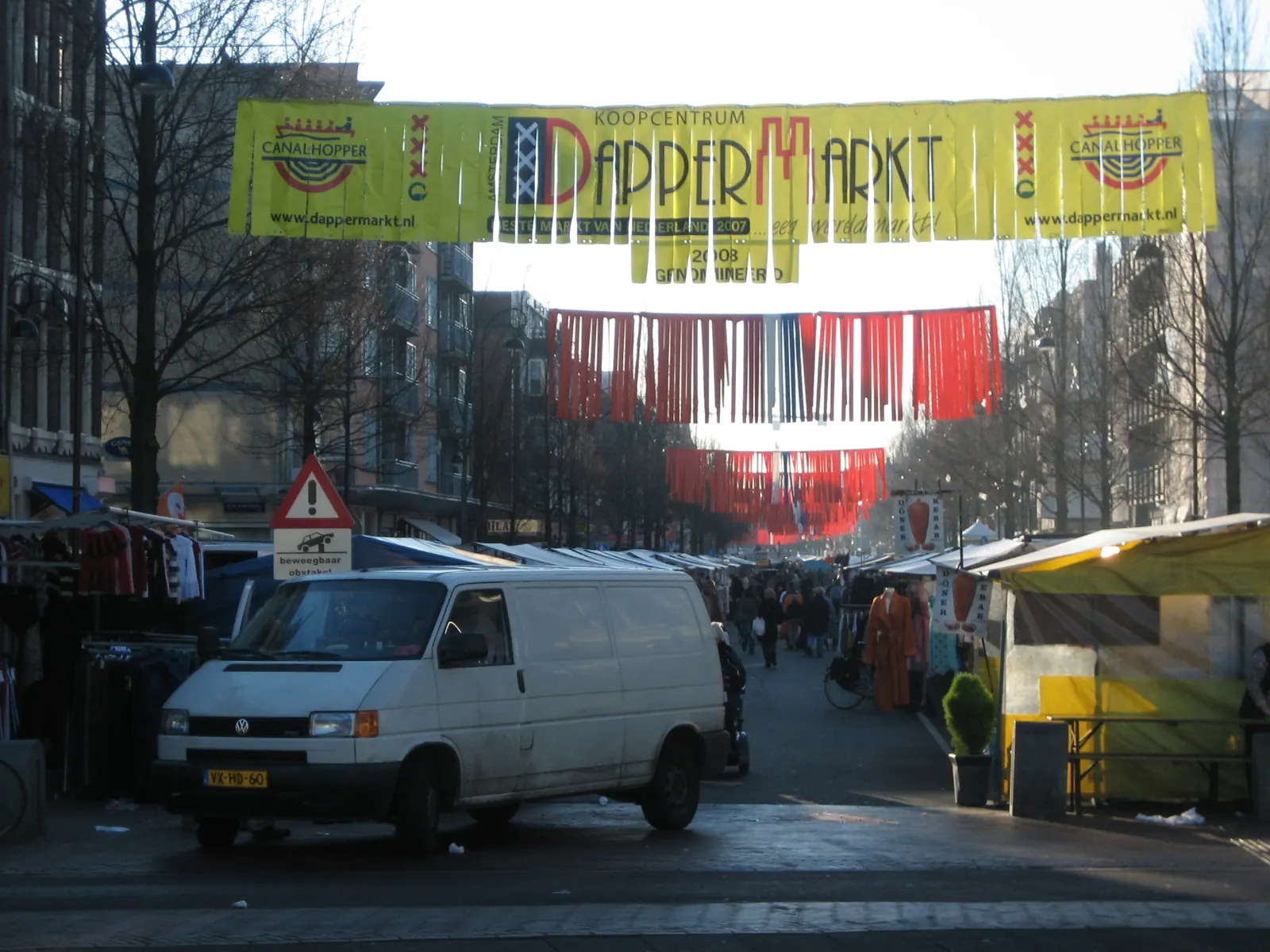 De Dappermarkt in Amsterdam Oost — dagelijks een afspiegeling van de buurt